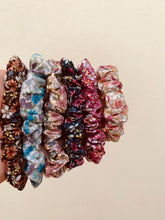 Load image into Gallery viewer, Forget Me Not Scrunchie Set